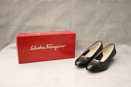 PAIR LADY'S SALVATORE FERRAGAMO "LUISETTA" TWO-TONE BROWN LOAFERS WITH HORSE-SHOE BUCKLES, SIZE 9B.