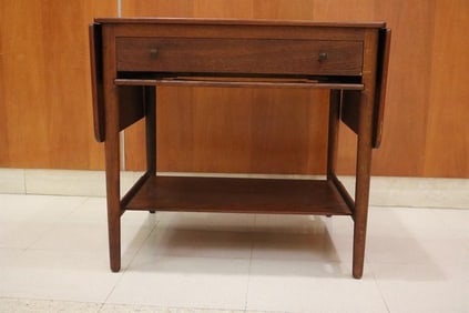 HANS WEGNER MID-CENTURY MODERN ROSEWOOD SEWING TABLE WITH FOLD-OUT EXTENSIONS. - 24 in. x 26 in. x