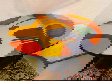 BENJAMIN LE MODERN CIRCULAR-TOP, PEDESTAL-BASE TABLE WITH GEOMETRIC PAINTED DECORATION. - H: 30 in.