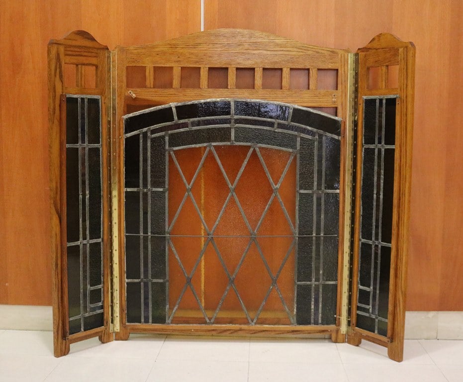 OAK-FRAMED STAINED GLASS THREE-FOLD FIREPLACE SCREEN OF ARTS & CRAFTS MOVEMENT DESIGN INFLUENCE. (1 of 9)