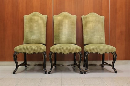 SET OF EIGHT CONTINENTAL STYLE UPHOLSTERED DINING SIDE CHAIRS IN A MODIFIED LOUIS XV TASTE.