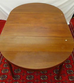 HEPPLEWHITE STYLE INLAID MAHOGANY DINING TABLE. - H: 30 1/2 in.; Top, D: 53 in.; each leaf, W: 17