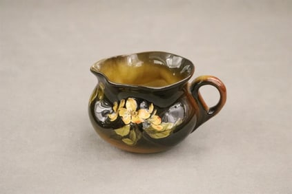 ROOKWOOD ART POTTERY HAND-PAINTED CREAMER. late 19th century. - H: 2 5/8 in.