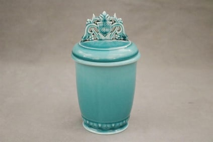 ROOKWOOD ART POTTERY MONOCHROME GLAZE TWO-PIECE LIFT-COVER CIGAR JAR, 1940. shape number 6477, Cover