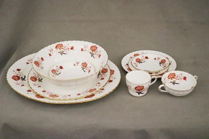 122-PIECE SERVICE ROYAL CROWN DERBY "BALI" PATTERN BONE CHINA TABLEWARE.