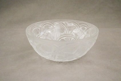 SIGNED LALIQUE FROSTED AND CLEAR COLORLESS ETCHED CRYSTAL CIRCULAR BOWL, Design 1101600. - D: 9 1/4