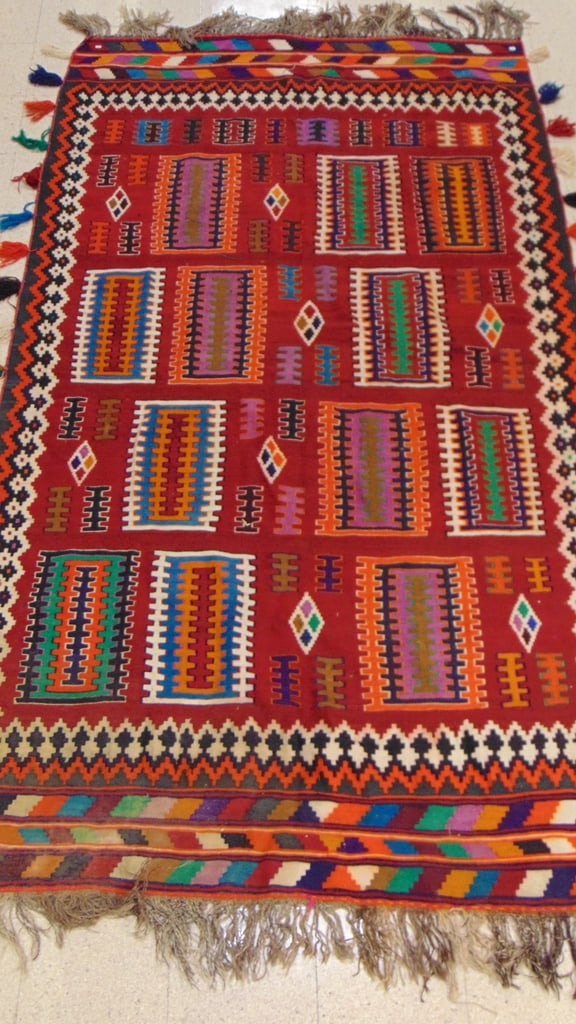 KILIM RUG. - App. 5 ft. 8 in. x 9 ft. 7 in.: KILIM RUG. - App. 5 ft. 8 in. x 9 ft. 7 in.