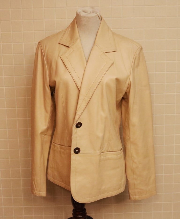 LADY'S LEATHER BUTTON-FRONT LEATHER BLAZER RETAILED BY BLOOMINGDALE'S, Size 12: LADY'S LEATHER BUTTON-FRONT LEATHER BLAZER RETAILED BY BLOOMINGDALE'S, Size 12. Notched collar lapels; pockets; contrasting buttons