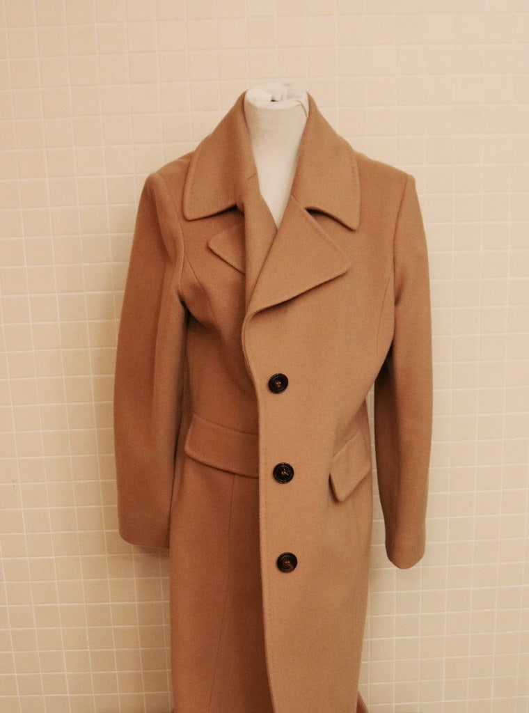 LADY'S FLEURETTE TAN OR CAMEL-COLOR THREE-BUTTON OVERCOAT.: LADY'S FLEURETTE TAN OR CAMEL-COLOR THREE-BUTTON OVERCOAT. Flap pockets; notched lapels; contrasting black buttons