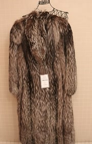 LADY'S VINTAGE FULL-LENGTH LYNX FUR COAT.