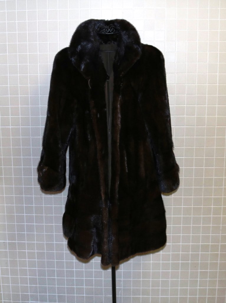 LADY'S VINTAGE BROWN MINK JACKET, Size 16. (1 of 5)