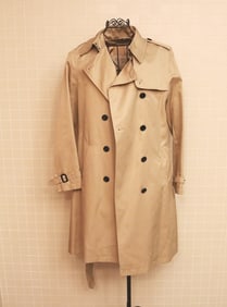 LADY'S BURBERRY BRIT KHAKI RAIN OR TRENCH COAT, US Size 14.