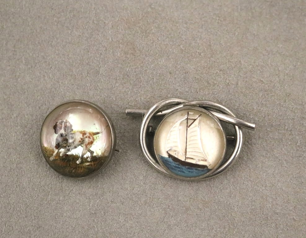TWO 1940S CRYSTAL INTAGLIO PINS, (1 of 17)