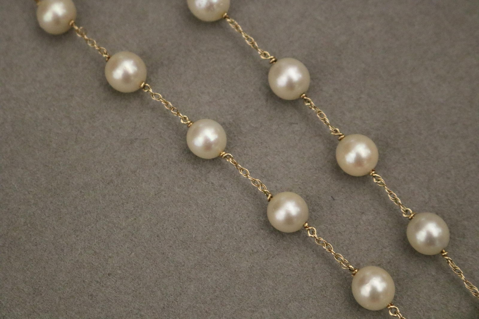 14K (585) YELLOW GOLD AND CULTURED PEARL CHOKER (1 of 9)