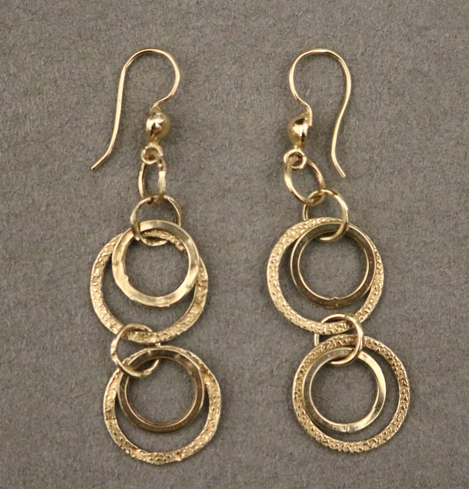 PAIR BRIGHT-POLISHED AND TEXTURED YELLOW GOLD CONCENTRIC CIRCLE DESIGN DANGLE EARRINGS L: 2 1/4 in. (1 of 15)