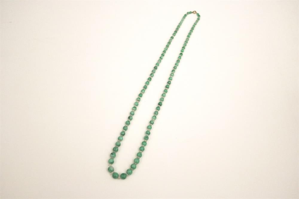 GRADUATED APPLE GREEN JADE BEAD NECKLACE. Jade beads of 4 to 8.5 mm with faceted colorless crystal (1 of 6)