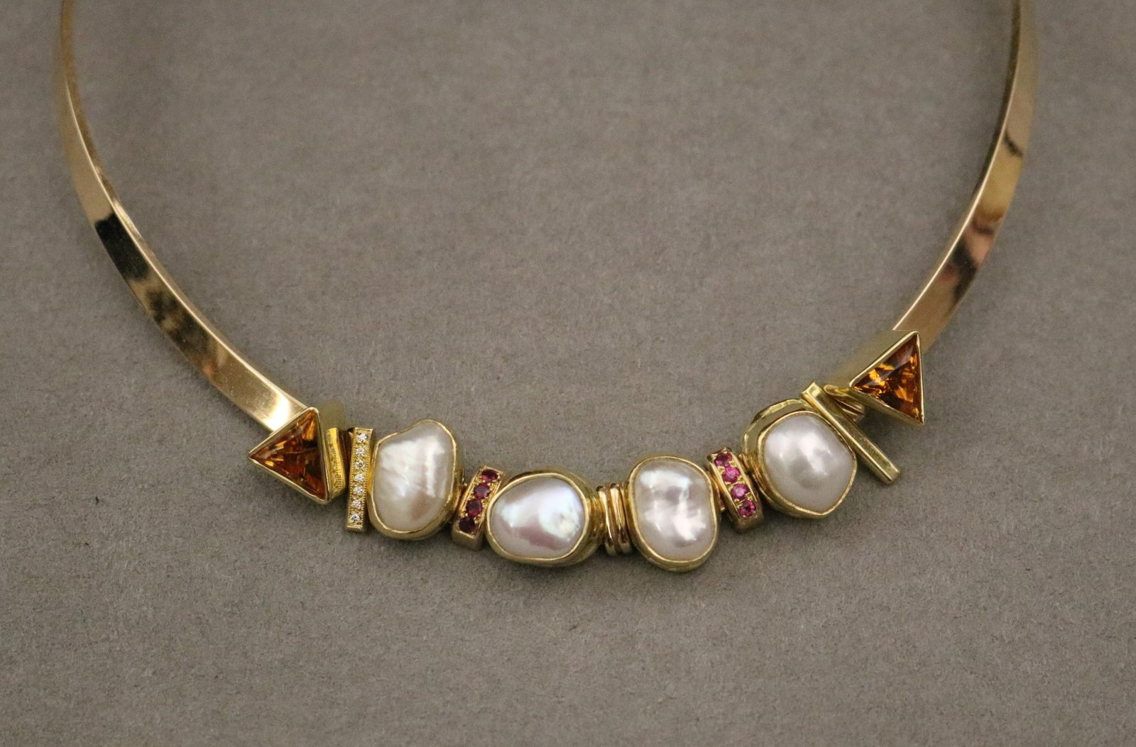 INGRID ANTONI DESIGNS 14K YELLOW GOLD CONTEMPORARY DESIGN COLLAR STYLE CHOKER WITH FOUR SETS OF: INGRID ANTONI DESIGNS 14K YELLOW GOLD CONTEMPORARY DESIGN COLLAR STYLE CHOKER WITH FOUR SETS OF INTERCHANGABLE GOLD AND GEMSTONE SLIDESBright-polished tapering, open-end collar. Slides include set of