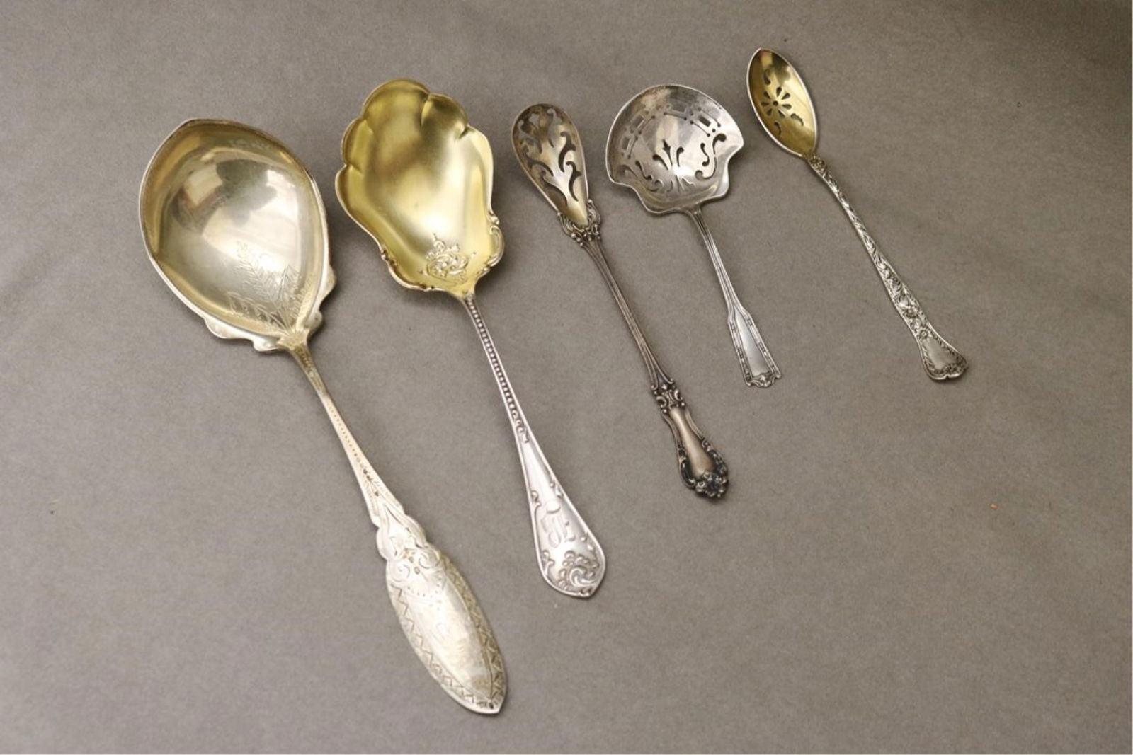 16 ASSORTED SERLING SILVER SPOONS late 19th-early 20th century Wt. 17.8 troy oz. (1 of 4)