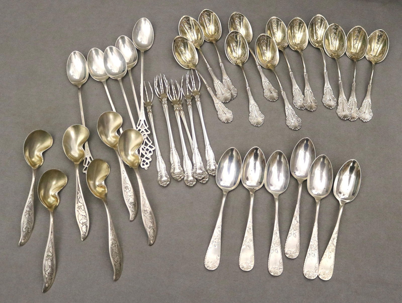 35 PIECES STERLING SILVER IN ASSORTED SMALL SETS Wt. 25 troy oz. (1 of 14)