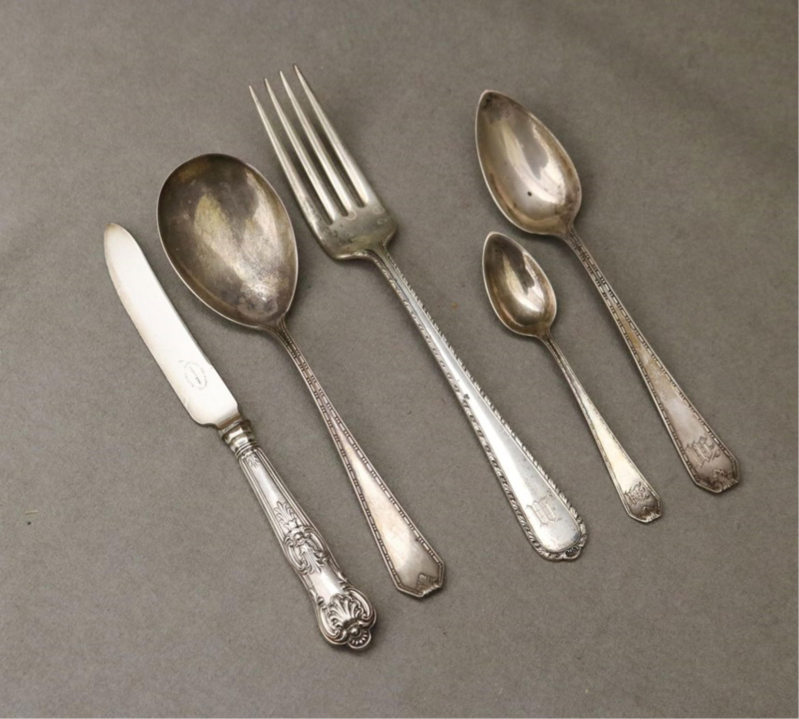 33 PIECES STERLING SILVER FLATWARE IN VARIOUS PATTERNS late 19th-early 20th century Weighable (1 of 3)