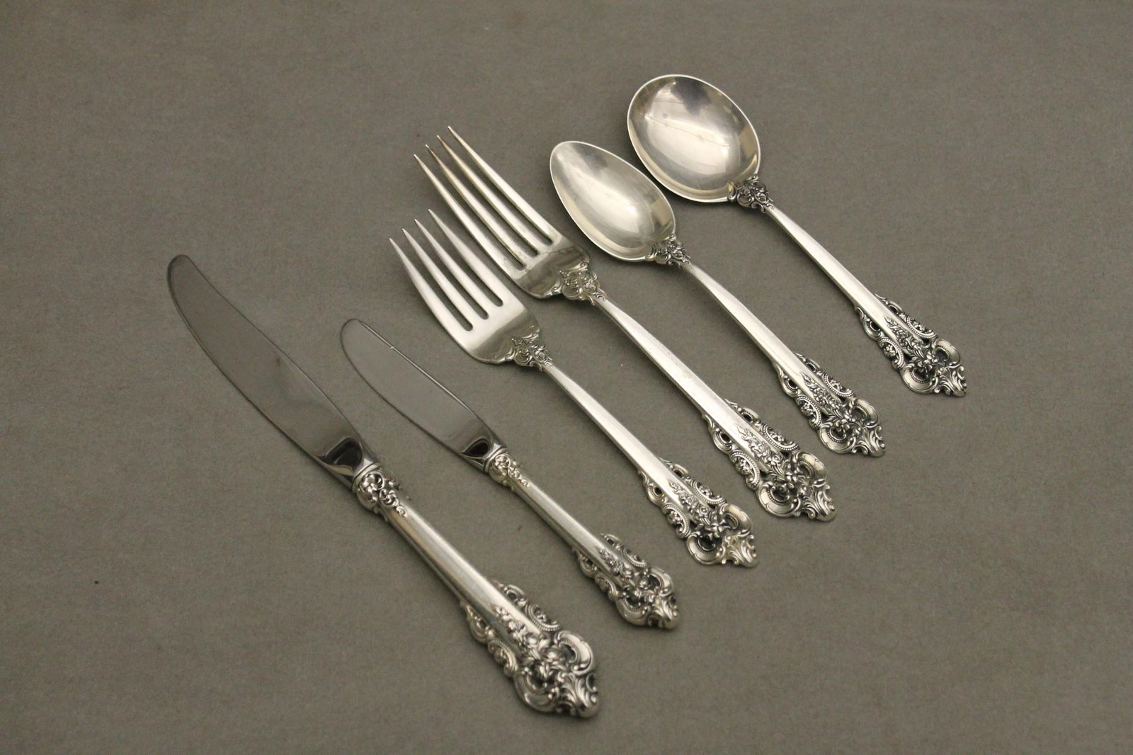93-PIECES WALLACE CO. "GRAND BAROQUE" PATTERN STERLING SILVER FLATWARE Weighable silver (excluding (1 of 6)