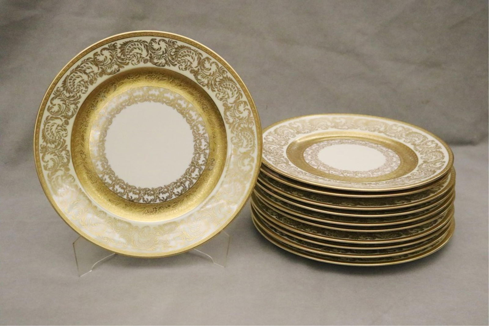 SET ELEVEN WHEELING CO. (W.Va) GILT-DECORATED CREAM COLOR PORCELAIN SERVICE PLATES early 20th (1 of 6)