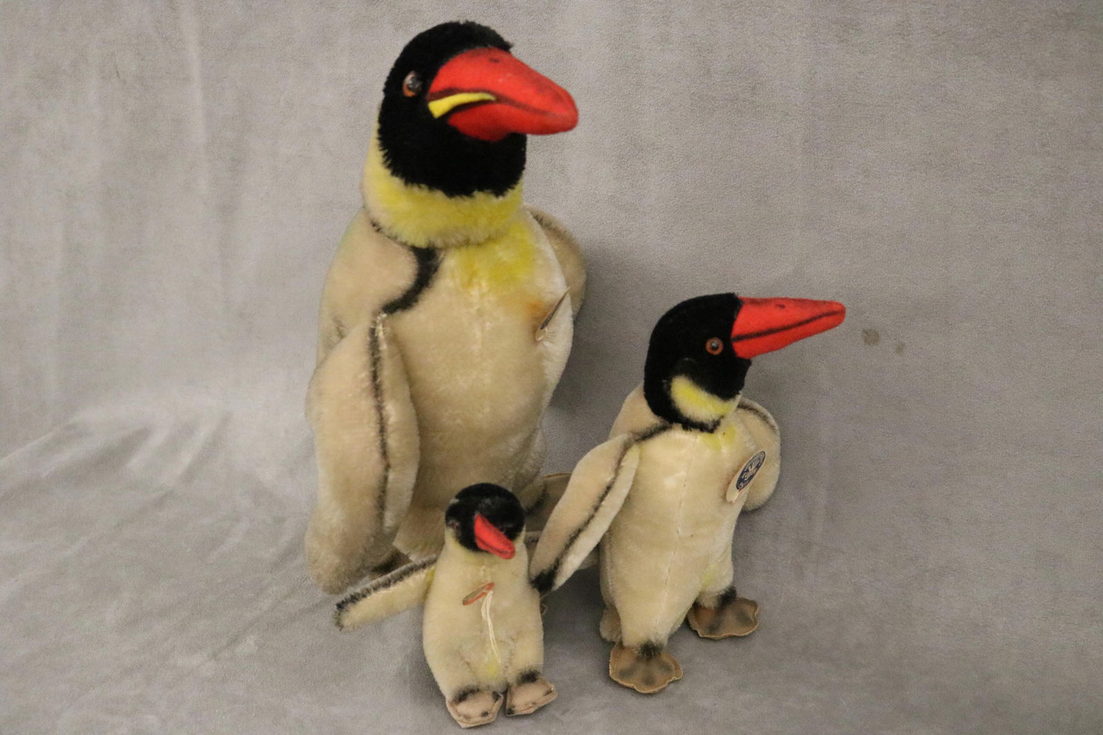 FAMILY OF THREE VINTAGE STEIFF STUFFED TOY PENGUINS - Tallest, 13"; smallest, H: 5".. (1 of 9)