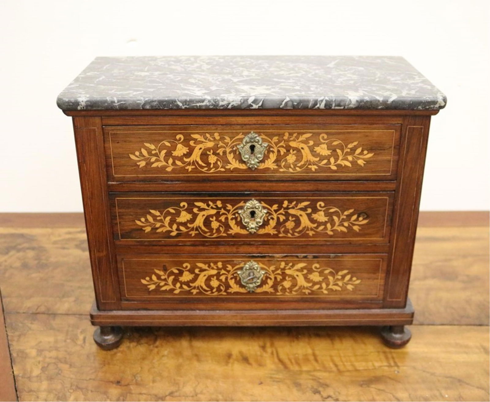 CONTINENTAL MARQUETRY-INLAID MARBLE-TOP MINIATURE CHEST - H: 12 3/4 in. W: 16 in. D: 7 7/8 in.. (1 of 4)