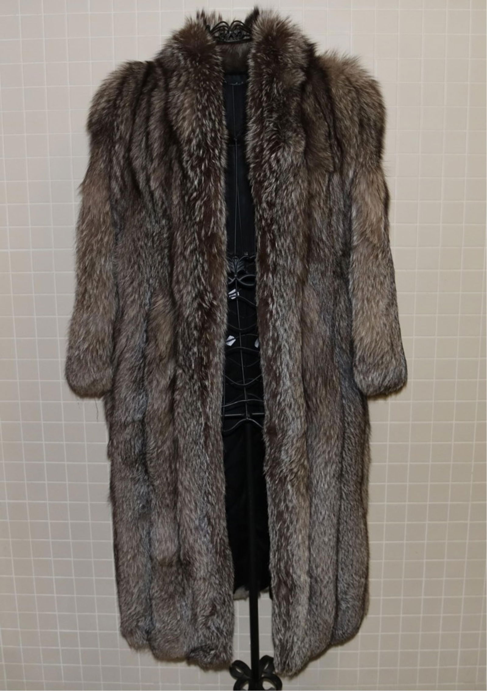 LADY'S FULL-LENGTH SILVER FOX FUR COAT Retailed by Rosendorf Evans - . (1 of 4)