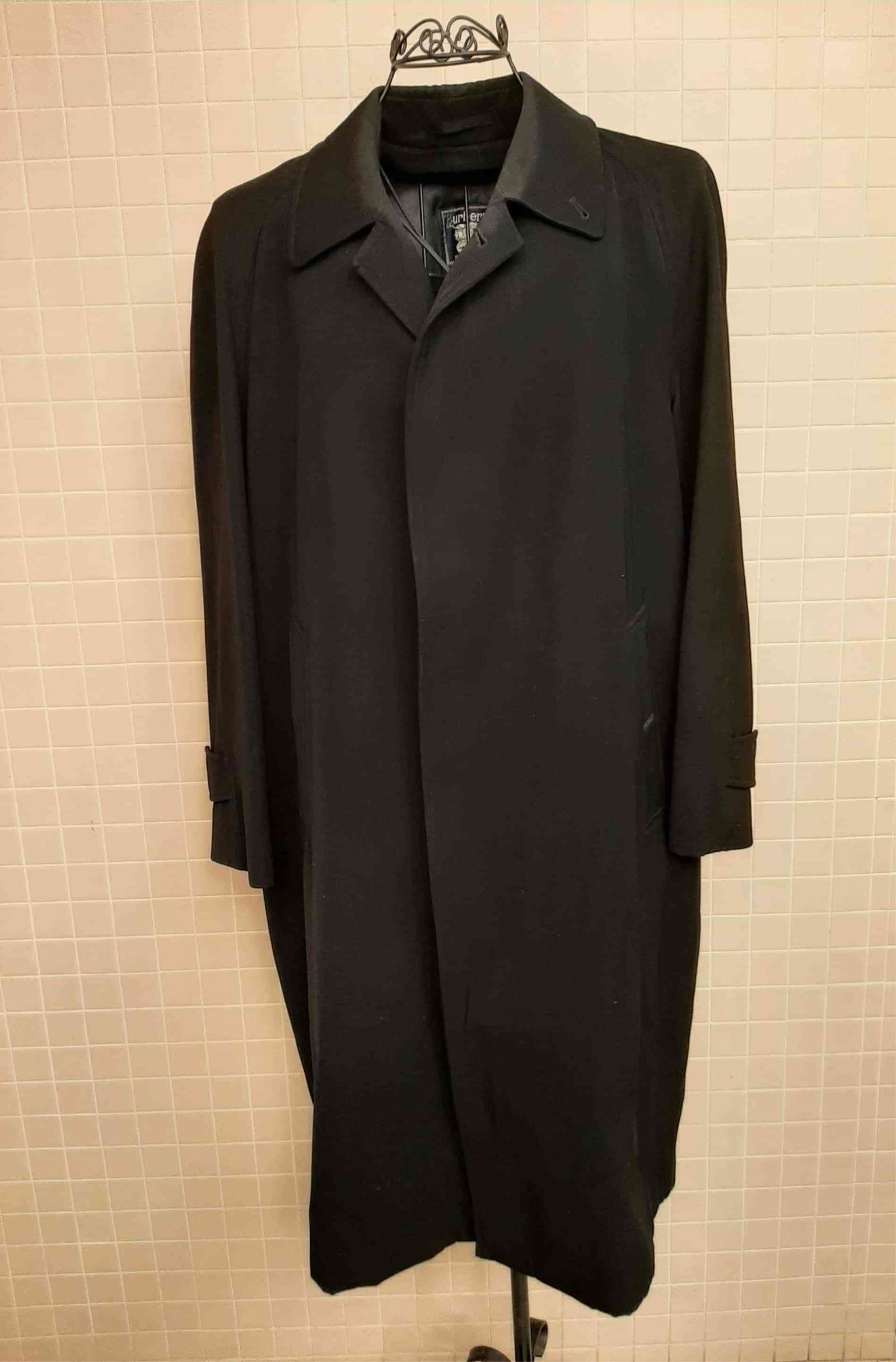 LADY'S BURBERRY BLACK RAINCOAT - .: LADY'S BURBERRY BLACK RAINCOAT With zip out lining. Button front.