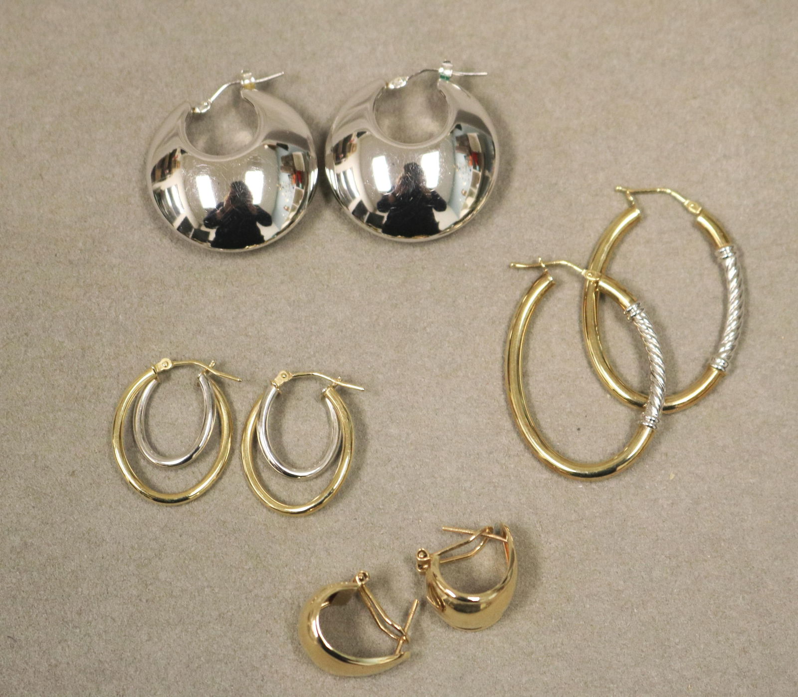 FOUR ASSORTED PAIRS 14K GOLD EARRINGS - Gross wt.: 11 dwt.. (1 of 5)