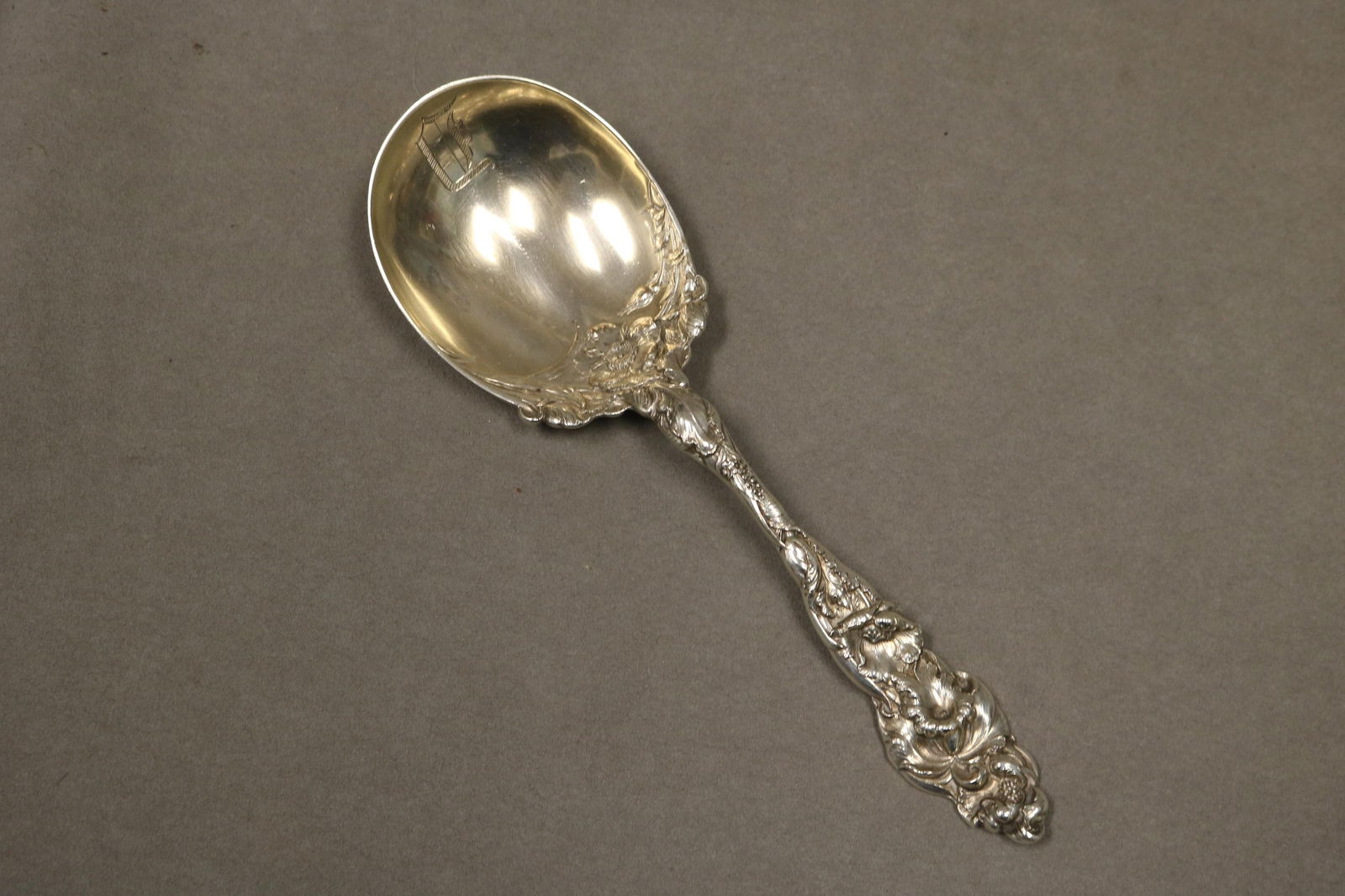 REED & BARTON CO. "LES SIX FLEURS" PATTERN ART NOUVEAU STERLING SILVER LARGE STERVING SPOON - L: 9 (1 of 17)