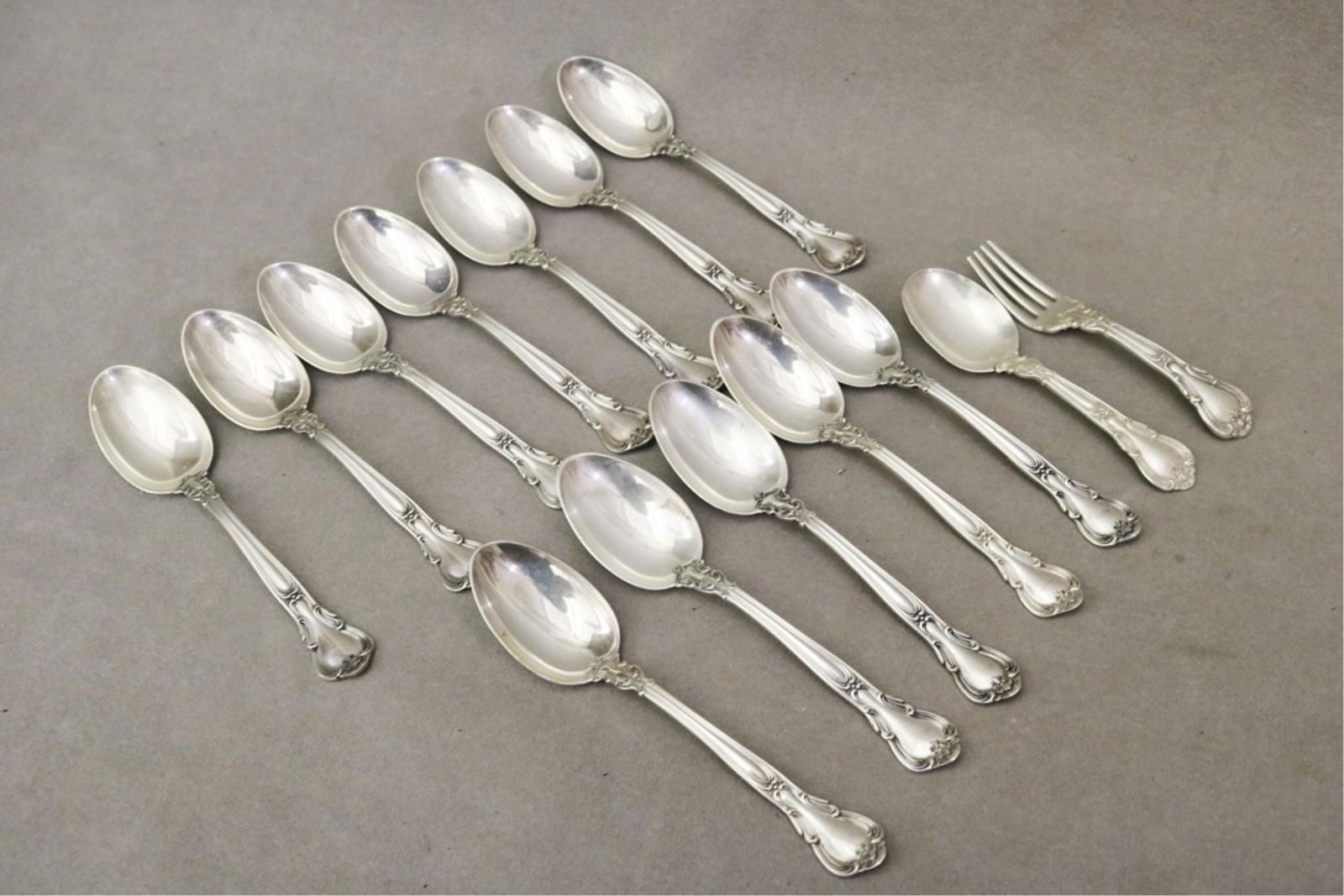 SET OF 12 GORHAM CO. "CHANTILLY" PATTERN STERLING SILVER TEASPOONS AND BABY SPOON AND FORK. - Wt: (1 of 6)