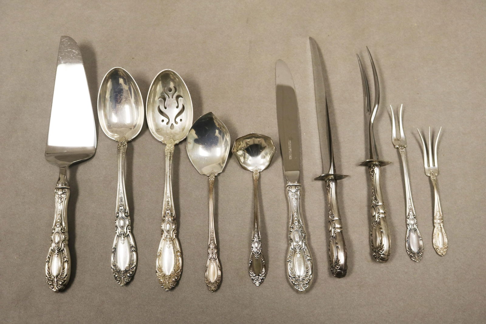 ELEVEN TOWLE CO. "KING RICHARD" PATTERN STERLING SILVER SERVING PIECES - Weighable silver, 16 troy (1 of 11)