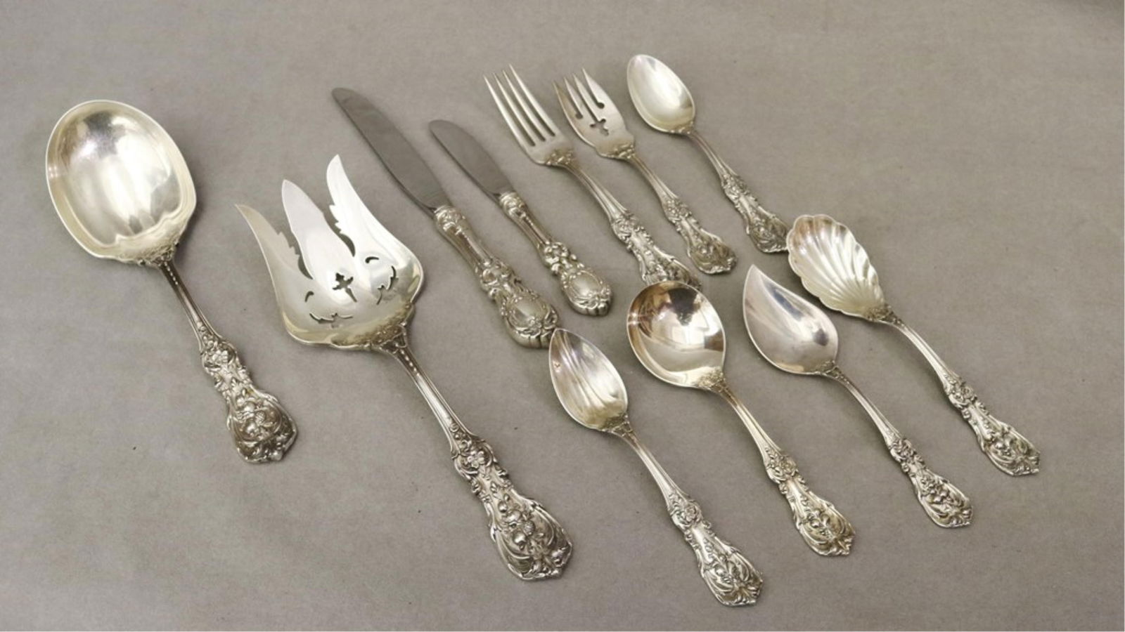 89-PIECE SERVICE REED & BARTON "FRANCIS I" STERLING SILVER FLATWARE - Wt. 91.8 troy oz. excluding (1 of 4)