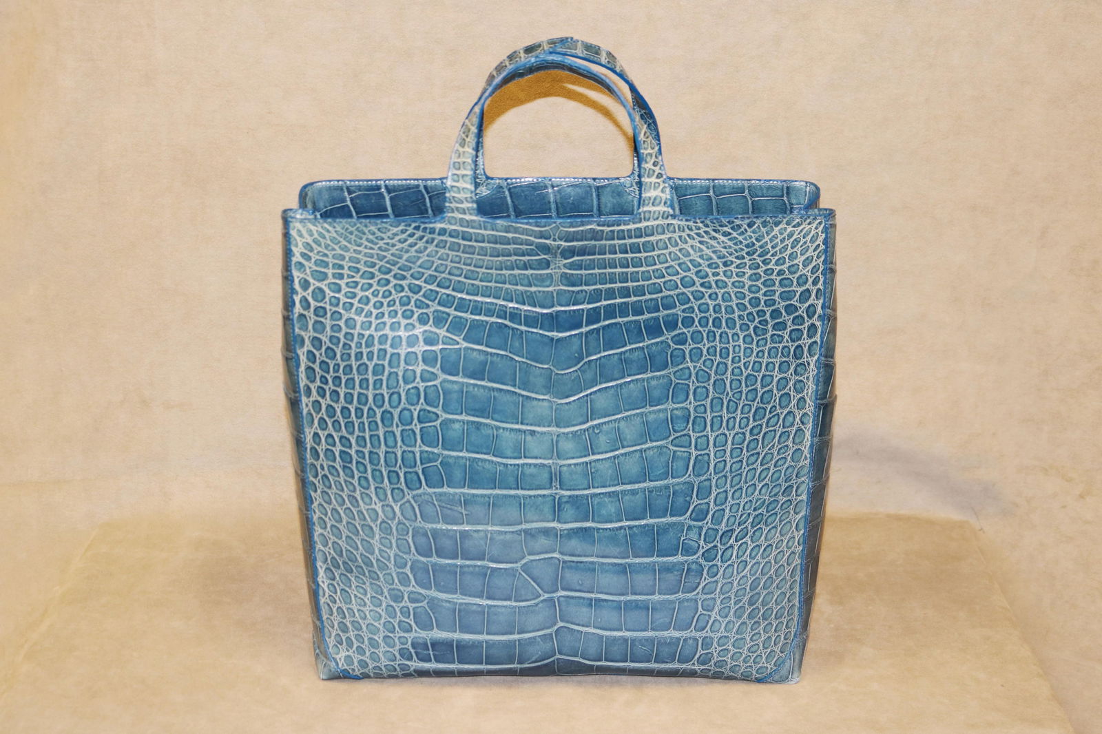 RALPH LAUREN CHAMBRAY BLUE ALLIGATOR EMBOSSED TOTE - .: RALPH LAUREN CHAMBRAY BLUE ALLIGATOR EMBOSSED TOTE Lined interior; inner zipper pocket.