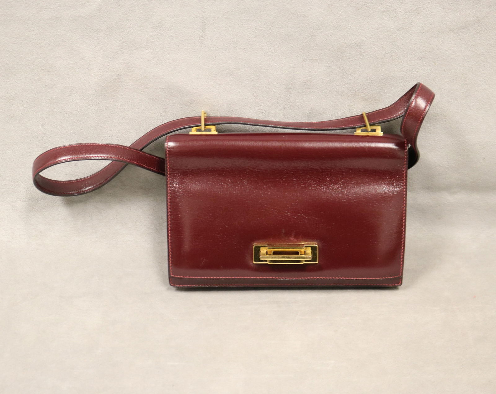 VINTAGE HERMES BURGUNDY SHOULDER BAG - .: VINTAGE HERMES BURGUNDY SHOULDER BAG With gold-tone hardware; shoulder strap