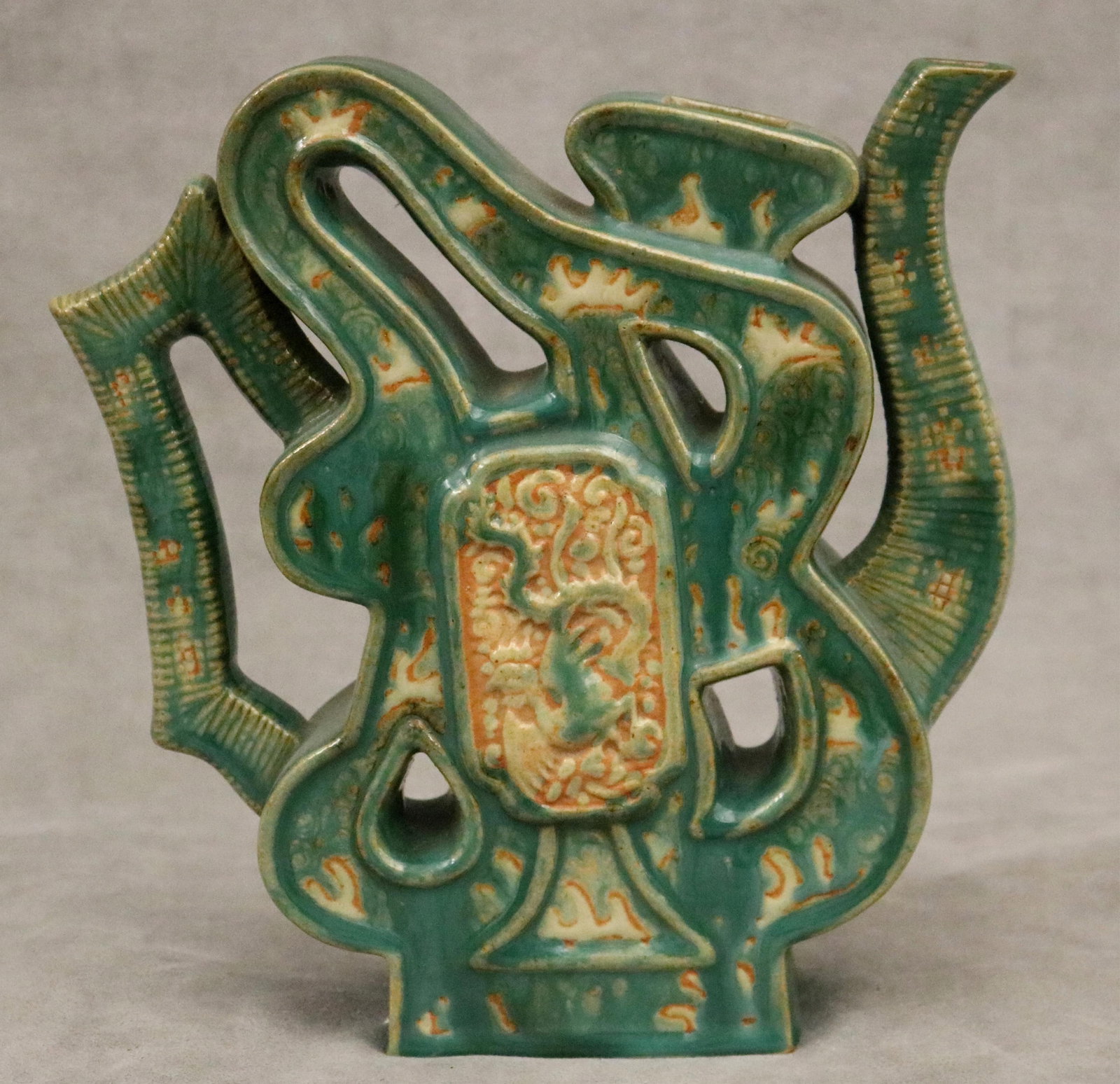 CHINESE KANGXI-STYLE FOU (HAPPINESS) WINE VASE - .: CHINESE KANGXI-STYLE FOU (HAPPINESS) WINE VASE Central medallion with dragon and stylized characters, with green, orange, and white enamel decoration