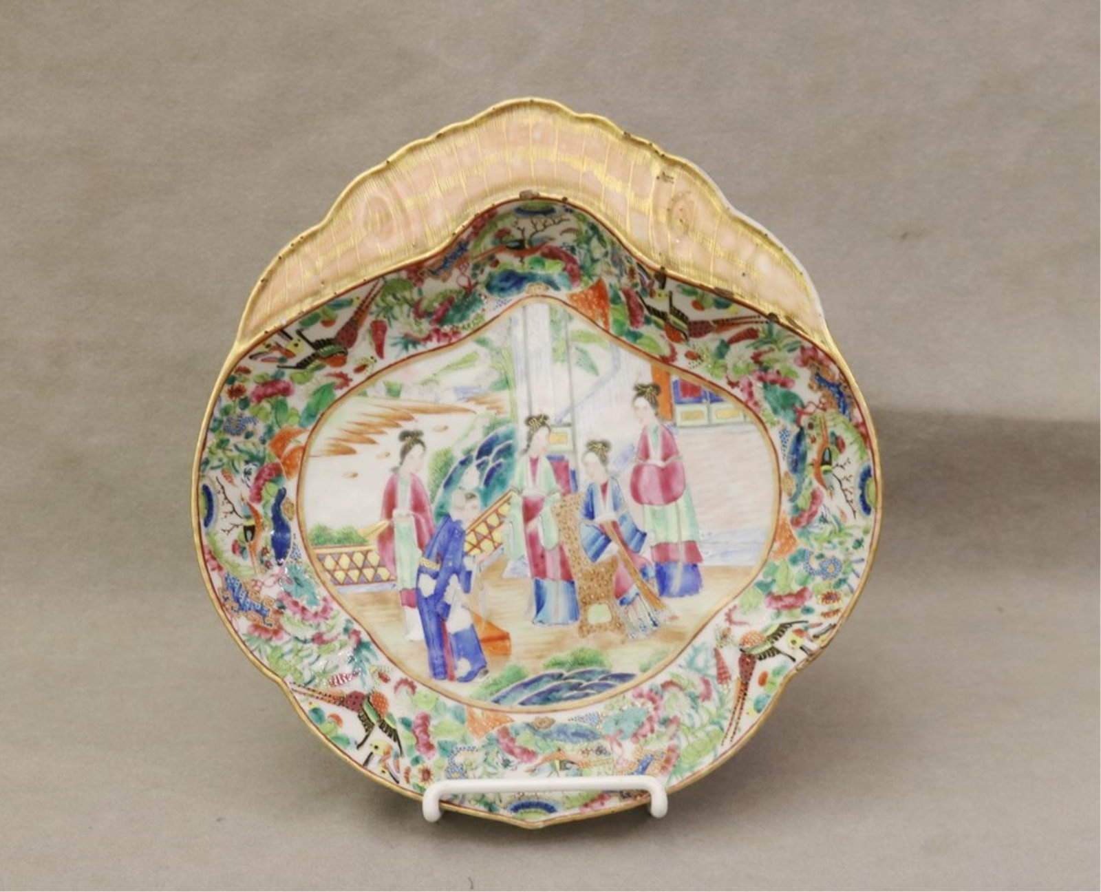 CHINESE EXPORT MANDARIN CANTON PORCELAIN SHRIMP DISH 19th century - L: 10 5/8 in..: CHINESE EXPORT MANDARIN CANTON PORCELAIN SHRIMP DISH 19th century L: 10 5/8 in.