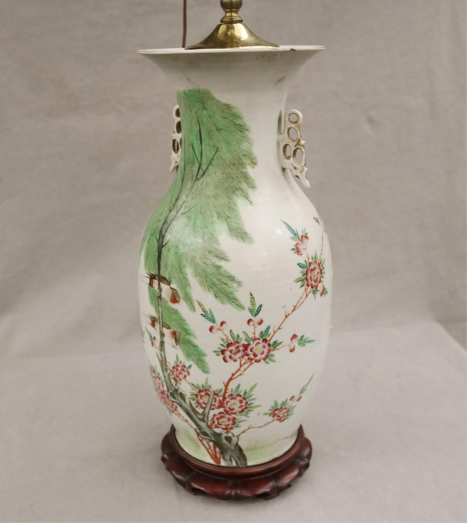 CHINESE FAMILLE VERTE BALUSTER-FORM VASE MOUNTED AS TABLE LAMP 19th century - Vase, H: 17 in.. (1 of 12)