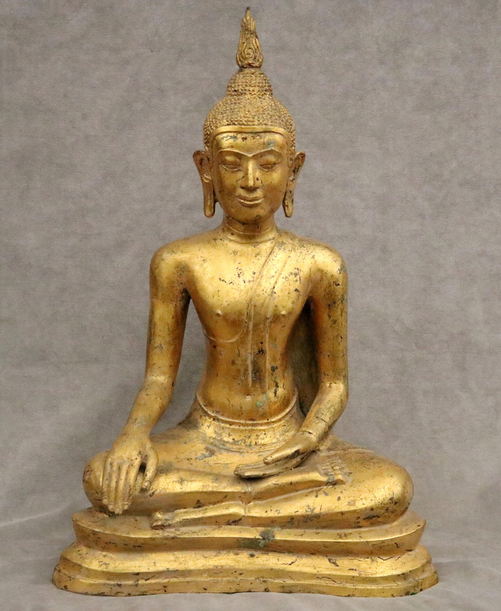 THAI AYUTTHAYA STYLE GILT BRONZE SEATED BUDDHA - H: 27 in..: THAI AYUTTHAYA STYLE GILT BRONZE SEATED BUDDHA H: 27 in.