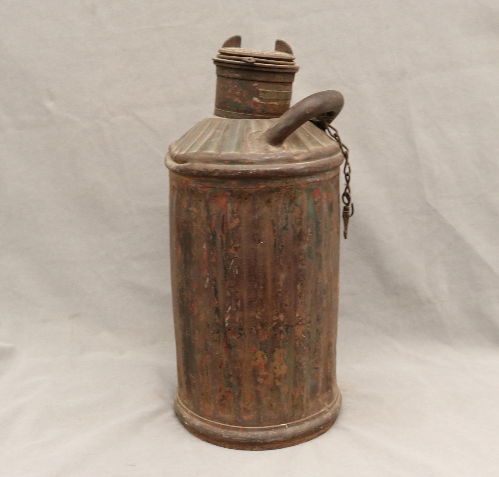 DAVIS WELDING & MFG. CO. CINCINNATI, FIVE-GALLON METAL OIL OR GAS CAN 1920s - H: 24 in..: DAVIS WELDING & MFG. CO. CINCINNATI, FIVE-GALLON METAL OIL OR GAS CAN 1920s H: 24 in.