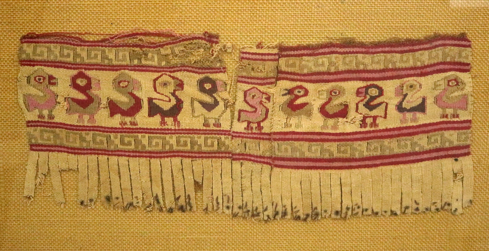 Peruvian Chancay Textile Fragment with Birds, Central Coast Peru Date cca. 1000-1470 CE - .: Peruvian Chancay Textile Fragment with Birds, Central Coast Peru Date cca. 1000-1470 CE