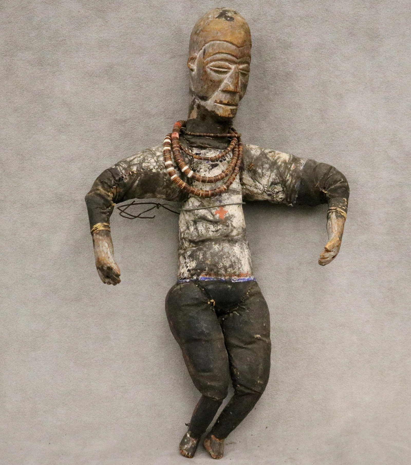 CONGOLESE Yaka Power Figure, Biteki - .: CONGOLESE Yaka Power Figure, Biteki This Yaka power figure (known as a biteki) from the Democratic Republic of the Congo is a striking example of ritual sculpture, characterized by a carved wooden hea