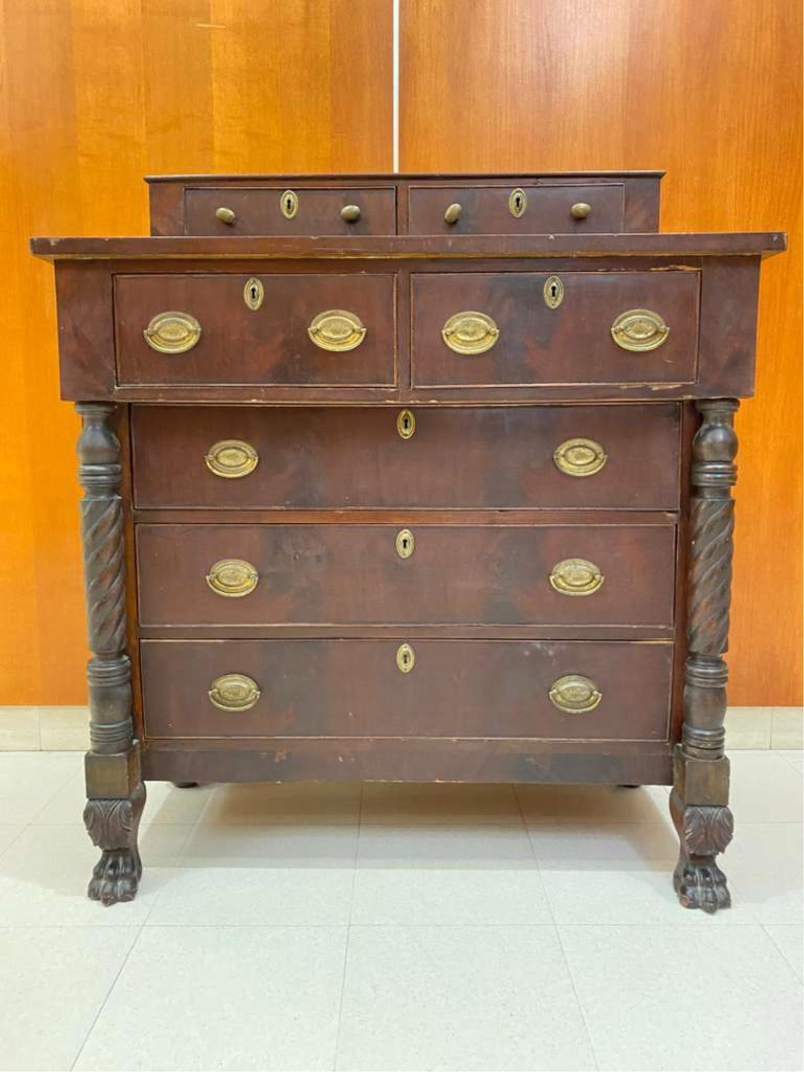 AMERICAN EMPIRE MAHOGANY SEVEN-DRAWER CHEST - H: 45 in. W: 40 1/2 in. D: 19 1/2 in..: AMERICAN EMPIRE MAHOGANY SEVEN-DRAWER CHEST Rectangular top supports two aligned glove drawers; lower case with two half-width drawers projecting over three full-width drawers; oval brass pulls; carve