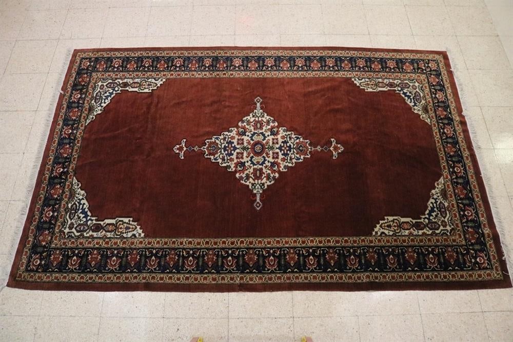 PERSIAN RUG. - App. 9 ft. 9 in. x 4 ft. 1 in.: PERSIAN RUG. - App. 9 ft. 9 in. x 4 ft. 1 in.