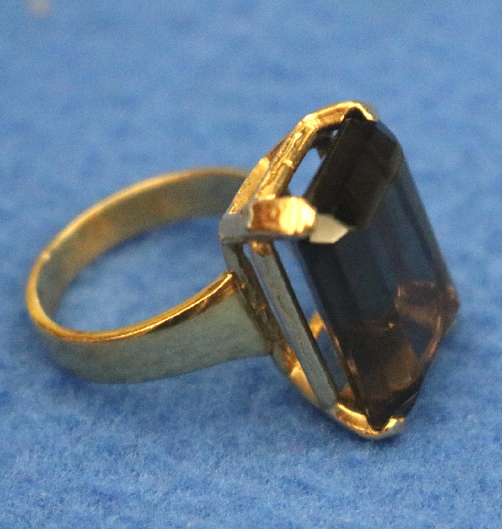 14K YELLOW GOLD AND SMOKY QUARTZ RING. - Ring size: 5 1/2. Gross wt.: 4 dwt. (1 of 13)