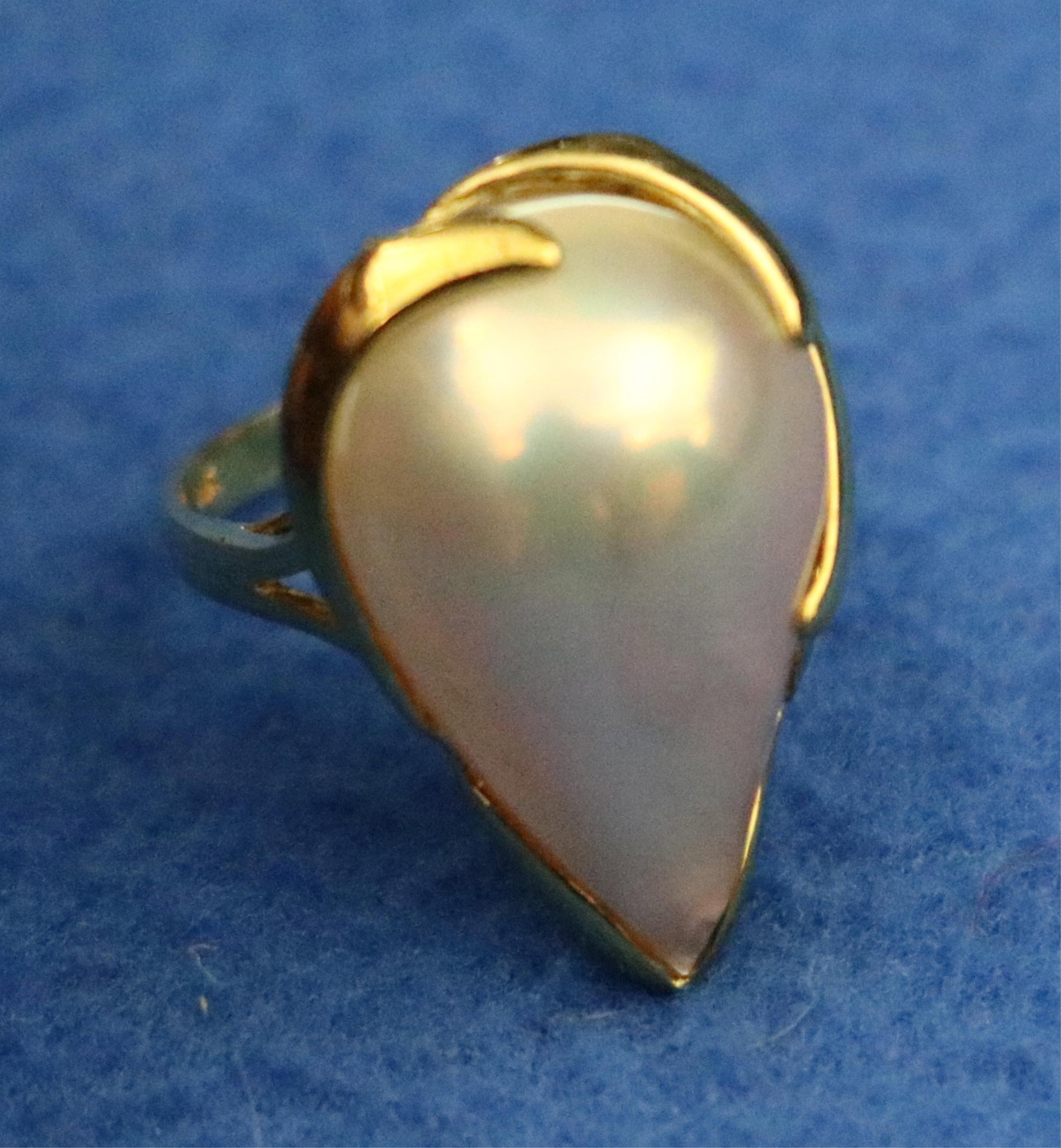14K YELLOW GOLD AND PEAR-SHAPE MABE PEARL RING - Ring size: 6 3/4. (1 of 11)