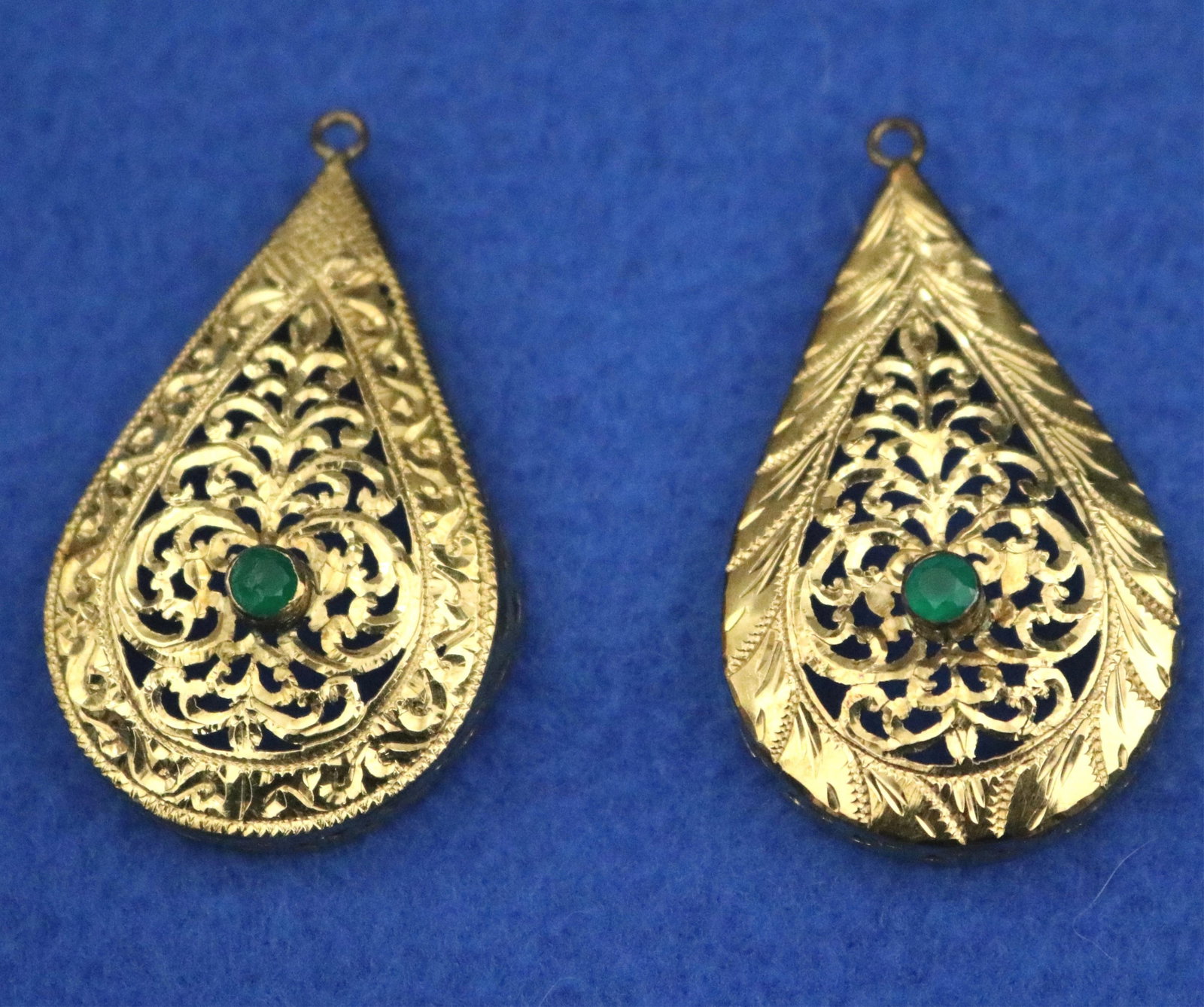 PAIR INDIAN YELLOW GOLD OPENWORK DROP PENDANTS FOR STUD EARRINGS - L: 1 5/8" wt.: 4 dwt. (1 of 13)