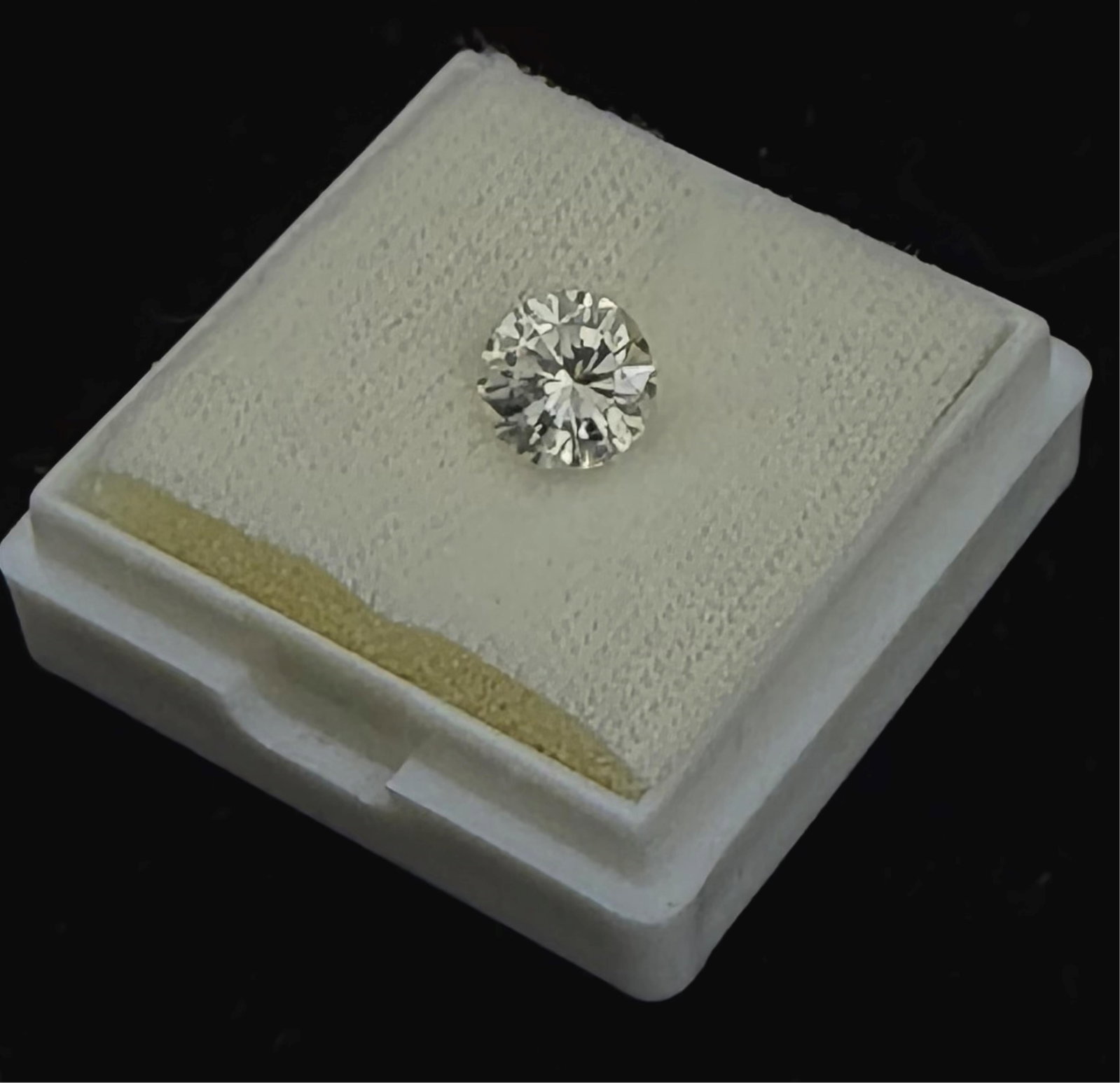 UNMOUNTED BRILLIANT-CUT ROUND DIAMOND WEIGHING 1.00 CT - .: UNMOUNTED BRILLIANT-CUT ROUND DIAMOND WEIGHING 1.00 CT Color grade "G-H"; clarity grade "SI-1"